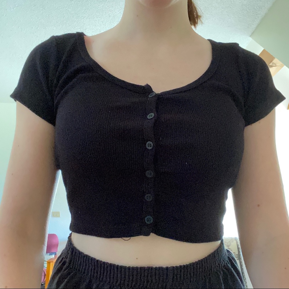 Cropped black button up t-shirt